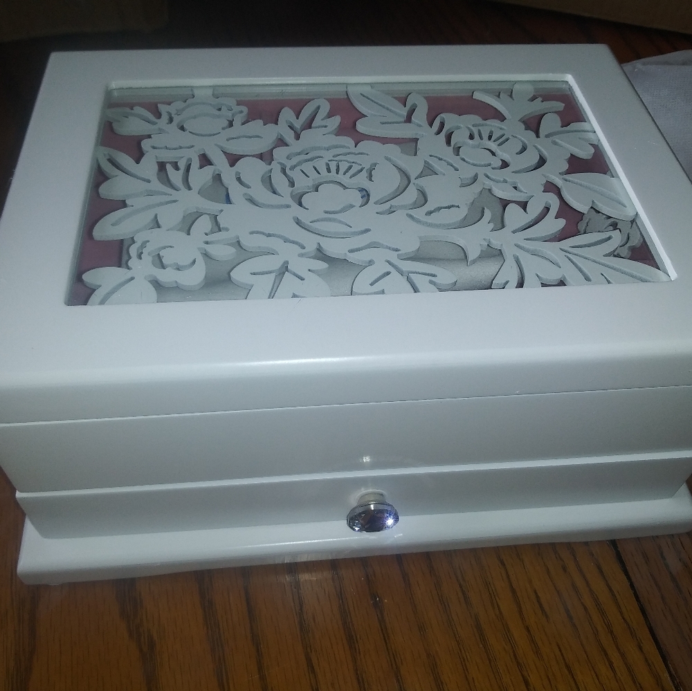 Jewelry box